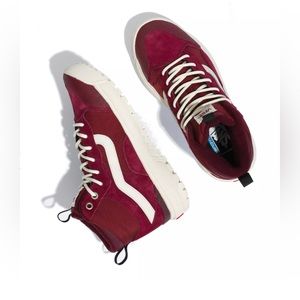VANS Ultrarange EXO Hi - Pomegranate- Womens size 7.5